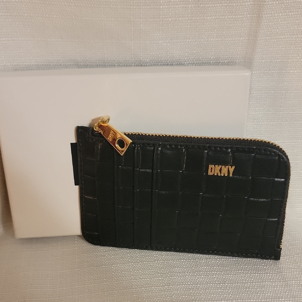 DKNY Grayson Zip Cardcase Wallet.